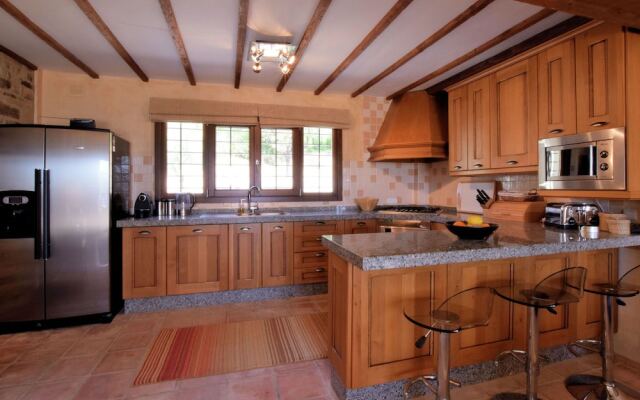 Luxurious Villa With Private Pool, Easily Accessible, in Spectacular Scenery