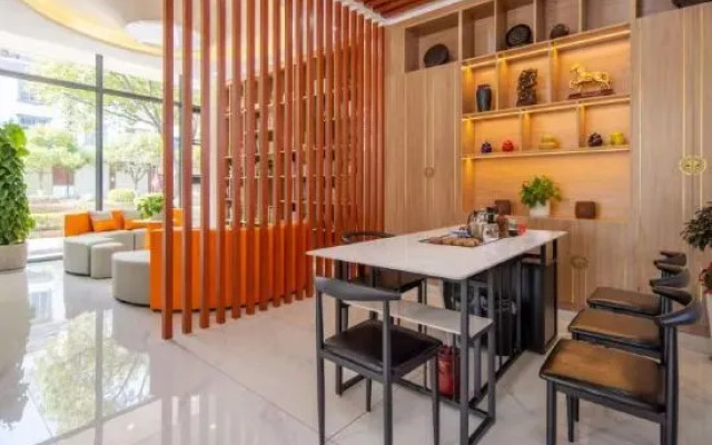 Chengjiang Yanhu Inn