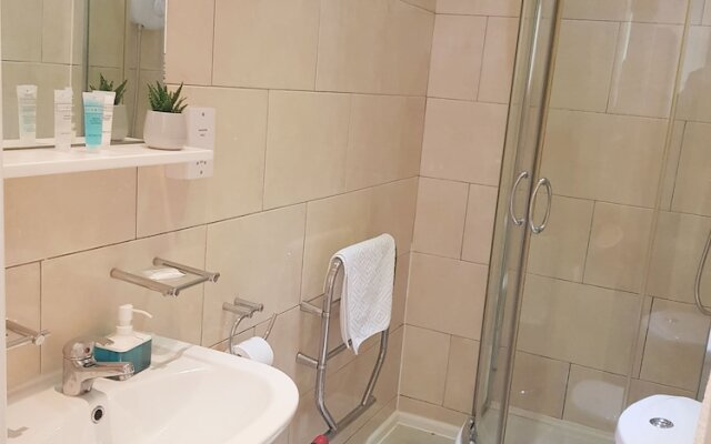 BlueOne Serviced Apartments-Sandon House