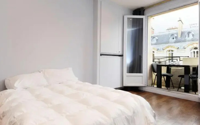 Studio charmant avec balcon et vue sur Tour Eiffel