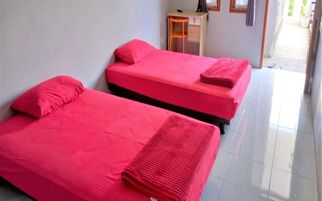 Nabila Syar i Guesthouse by ZUZU