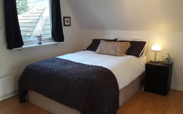 Large 3 bed House With Separately Bookable Studio