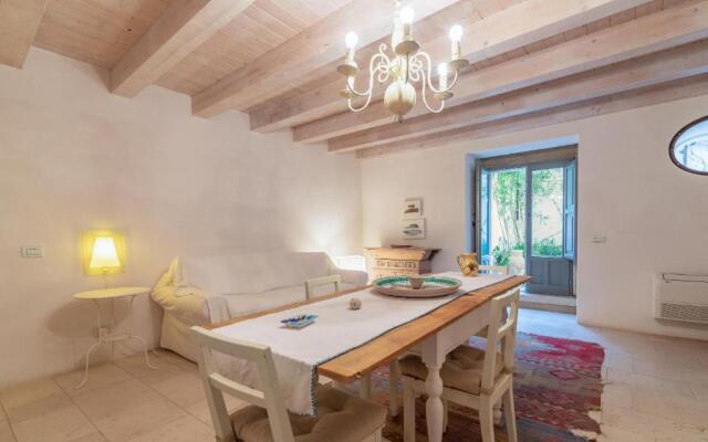 Velasquez Suite House