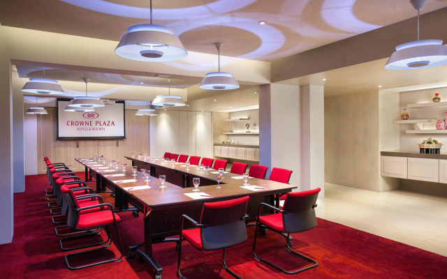 Crowne Plaza Chennai Adyar Park