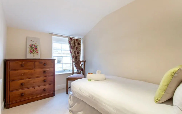 Prestigious Location - Quintessential Mews House