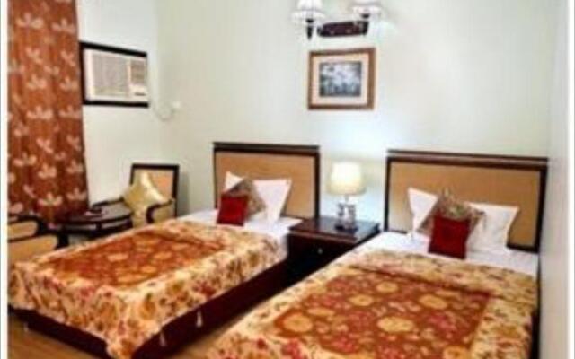 Hotel Revels Plum