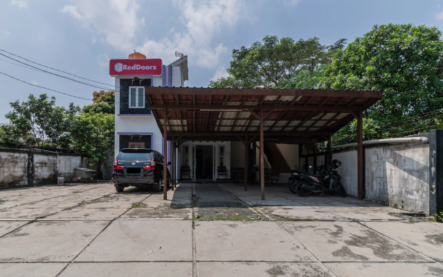 RedDoorz near Terminal Bubulak Bogor