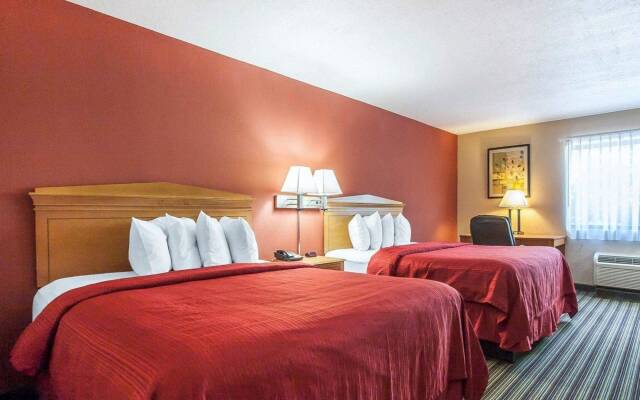 Econo Lodge Inn & Suites
