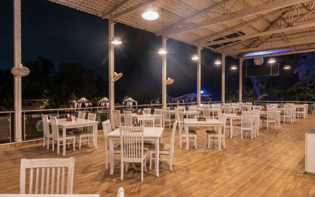 Foxoso La Beach Resort