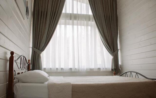 Valley Sunny, Everest Building