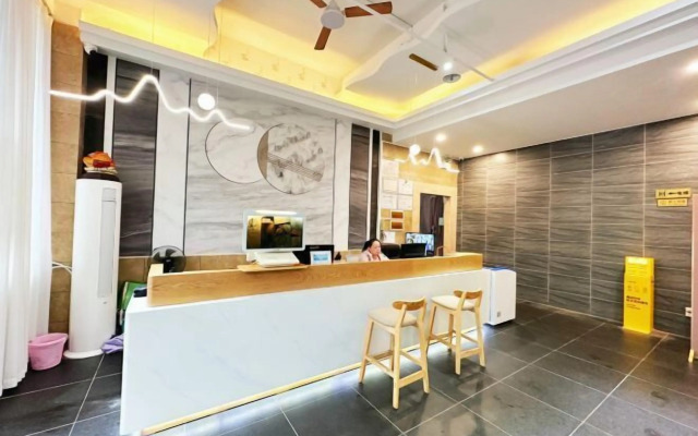 Xinyueju Hotel (Hainan Institute of Business and Technology Provincial Museum)