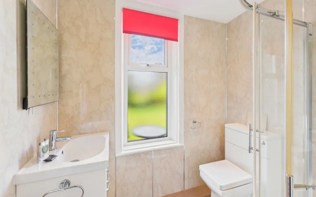 Host Stay Chirnells