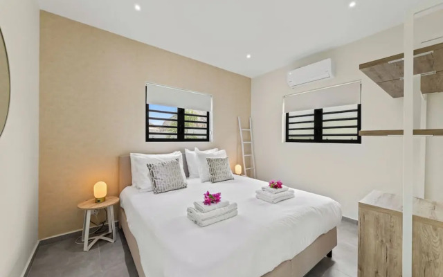 Villa Paradise with pool at mambo beach