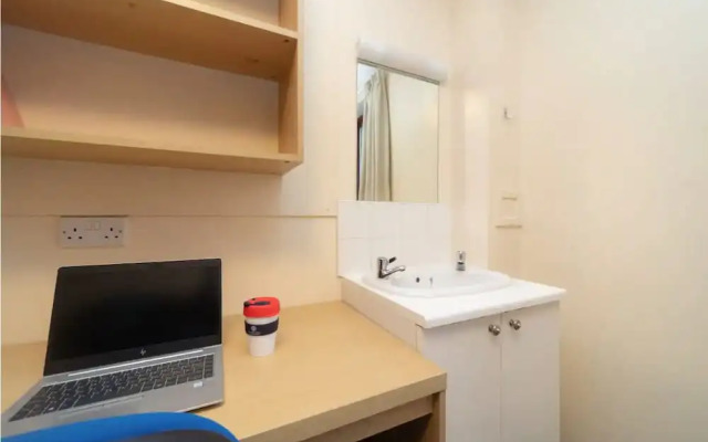 JOIVY Inviting flat near Edinburgh Castle - Adults Only