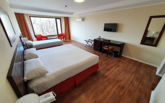 Xelena Hotel & Suites