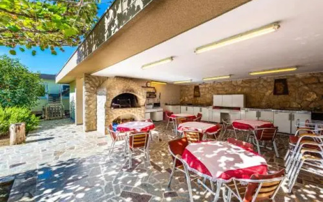 Apartments Villa Maelise