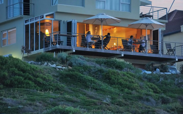 Whalesong Lodge