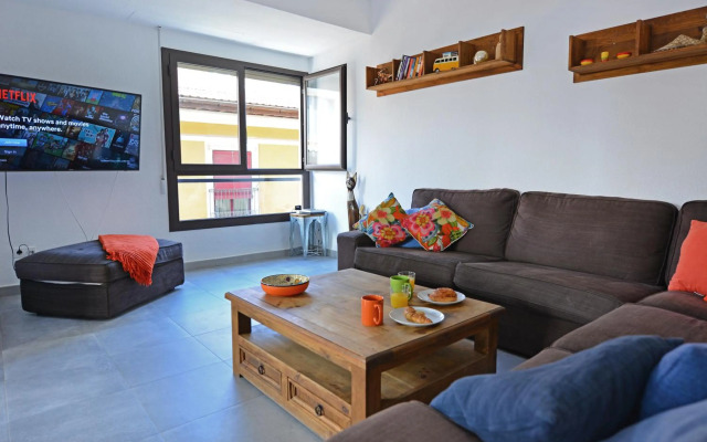 Attractive City Center Apartment