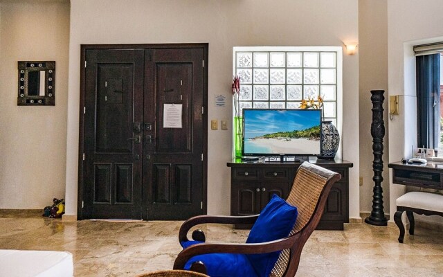 Royal Palms 10 2 Bedroom Condo by RedAwning