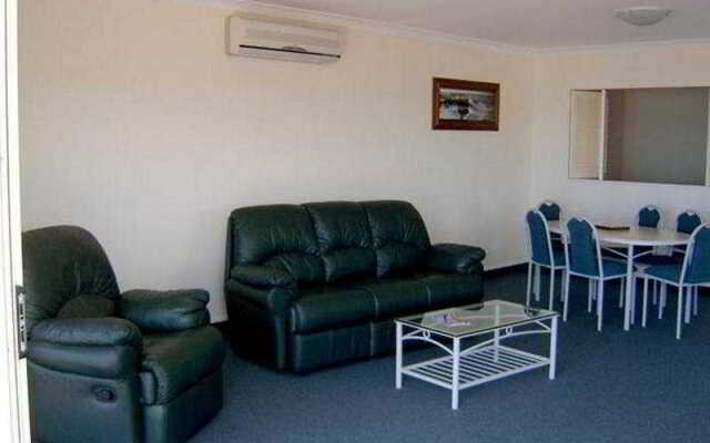 Breakwater Apartments