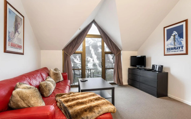 Lantern 1 Bedroom Ladder Loft with car space and Spectacular View – Guest Rooms – Thredbo