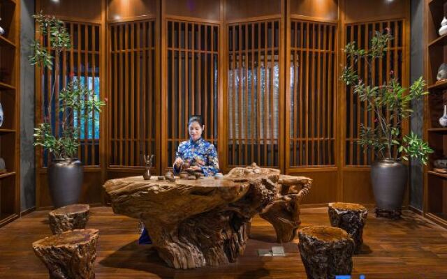Longshan Hot Spring Hotel
