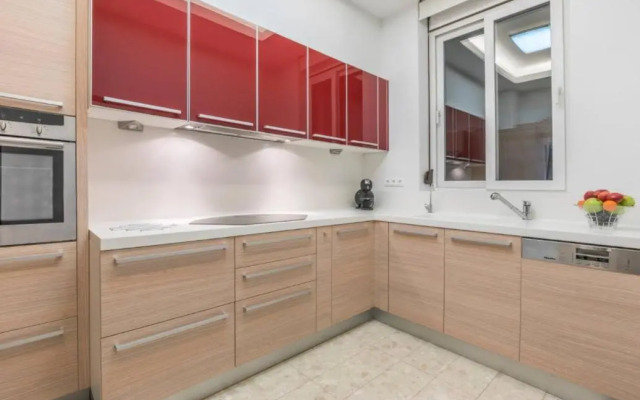 Arhondiko Apartment VS Rhodes Town