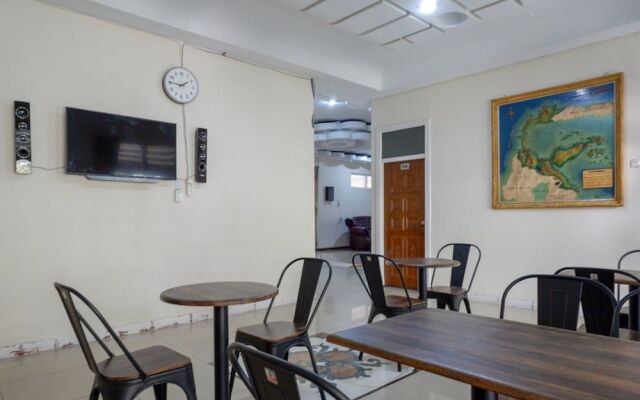 RedDoorz Plus @ Alam Raya Hotel