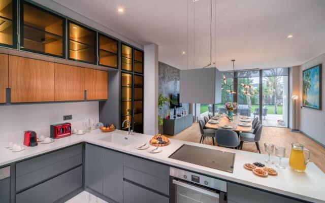 The Norm Collection Door'a