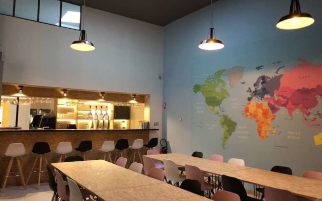 SHARE & Cheers ! Hostel