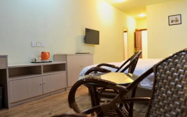 AT YOUNG HOTEL (Beijing Shahe Subway Station Beihang University)