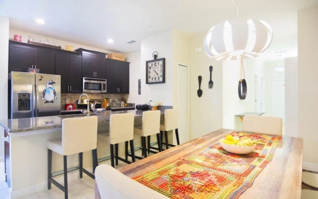 Luxury Townhome w/ Pool Sl4814