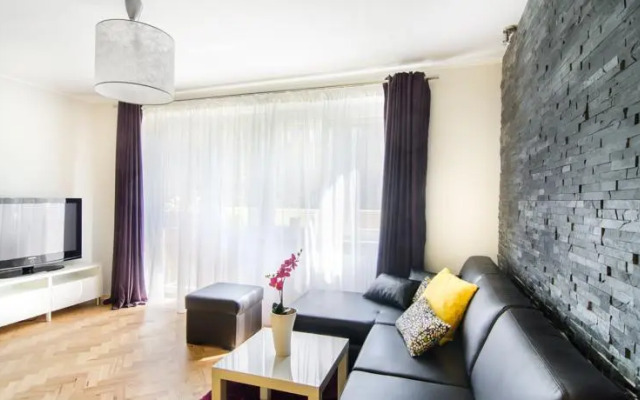 AbsyntApart- Market Square