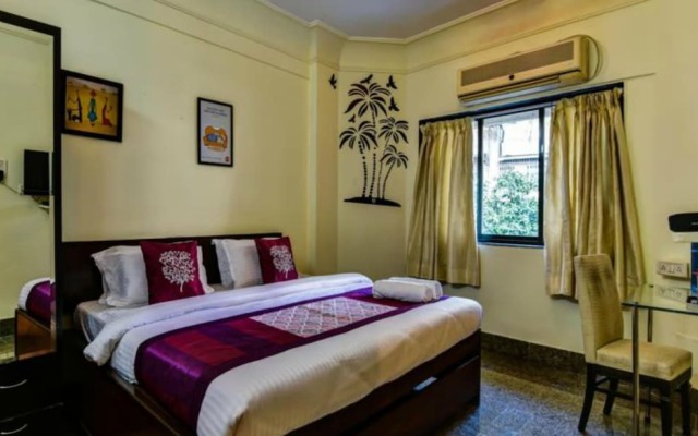 OYO 2080 Apartment near Juhu Beach
