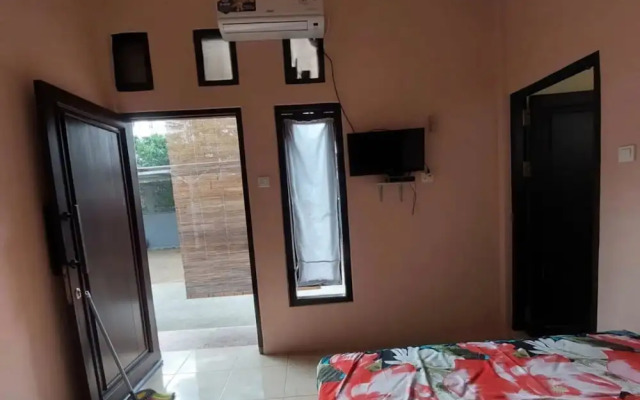 OYO Life 93525 Griya Wafira Trenggalek Syariah