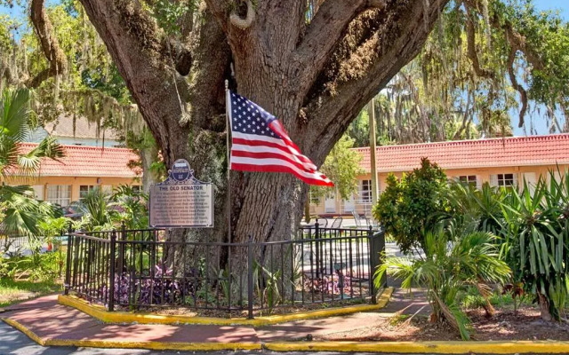 Howard Johnson Express Inn