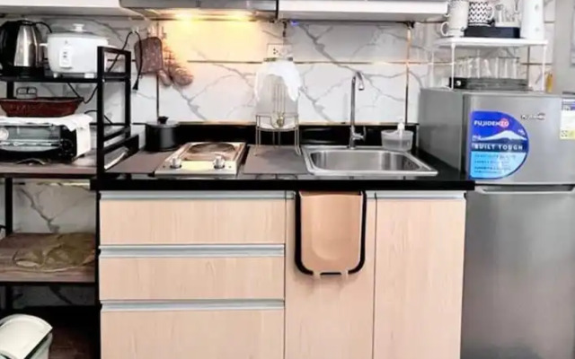 Room-the B's Crib Saint Dominique