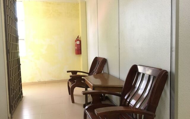 SPOT ON 89857 Azra Inn Rumah Tumpangan