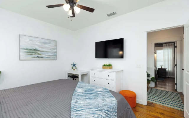 Comfy 3bdr Right in Town Sleeps 10