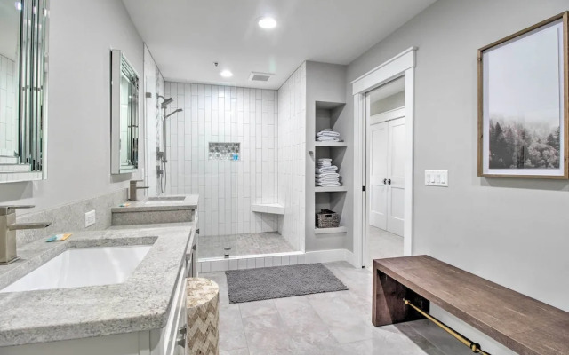Pet-friendly Villa w/ Balcony in Bluffton!