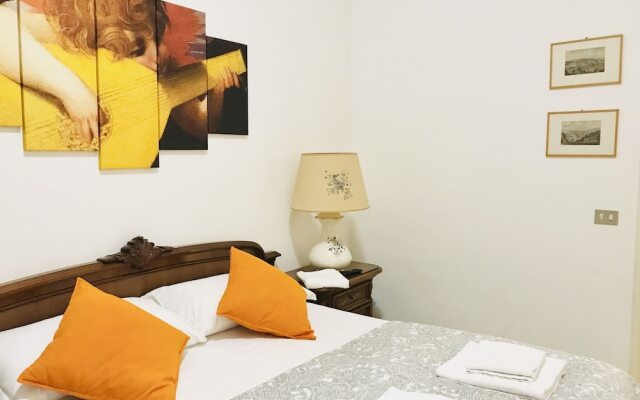 4 Bed-sleeps 8-central Rome-5 Min to Colosseum