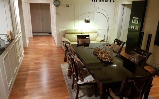 Binis House