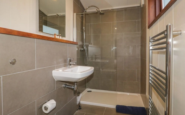 Leafy Nook Lodge