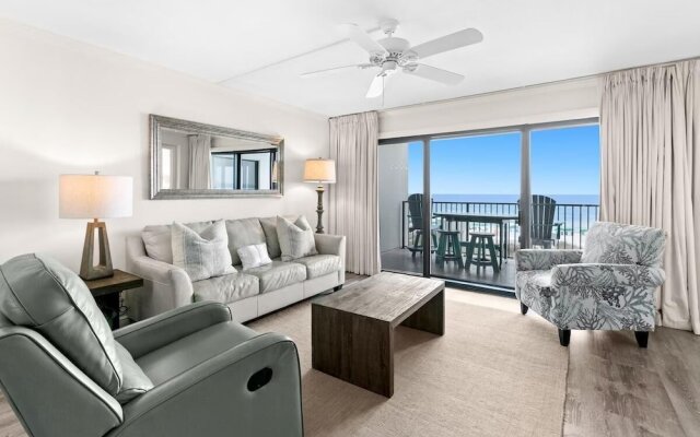 Emerald Towers 305