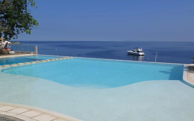 Aiyanar Beach And Dive Resort