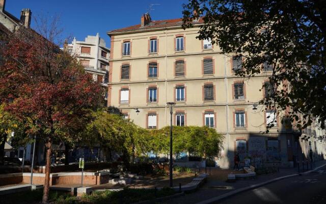 Studio plein centre avec garage, piscine et gardien