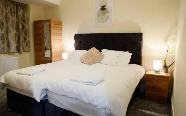 Family- Near Lcy Airport- Sleeps 6- Parking- Wi-fi