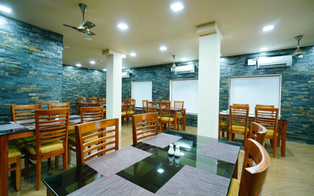 OYO 30084 Hotel Seagate