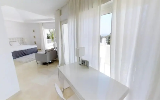 Exquisite Villa Near Beach - Heated Pool