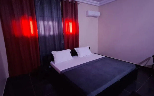Royal Blue Guest House & Bar